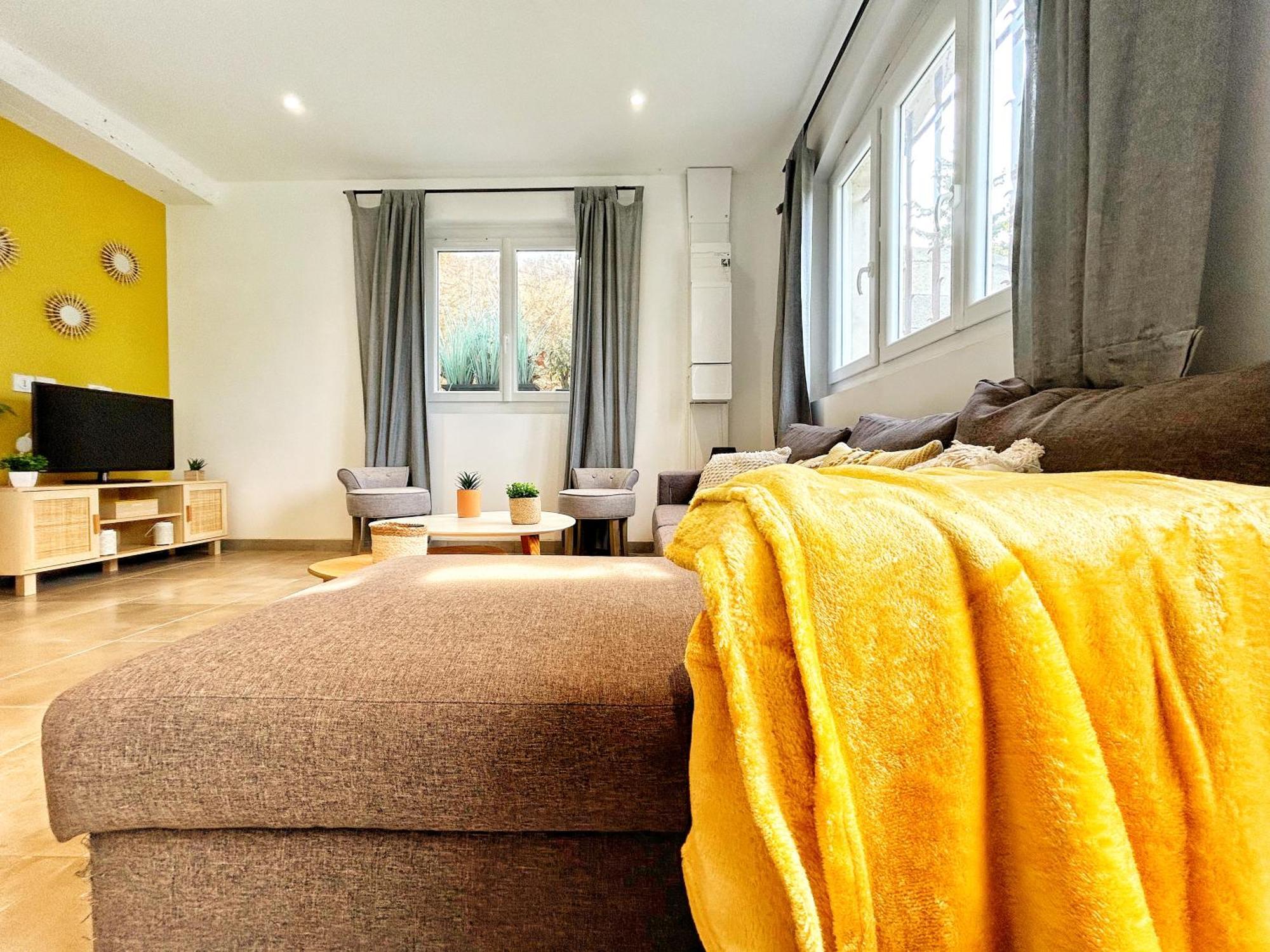 Doux Rouinet Cocoon Apartman Fourques  Kültér fotó