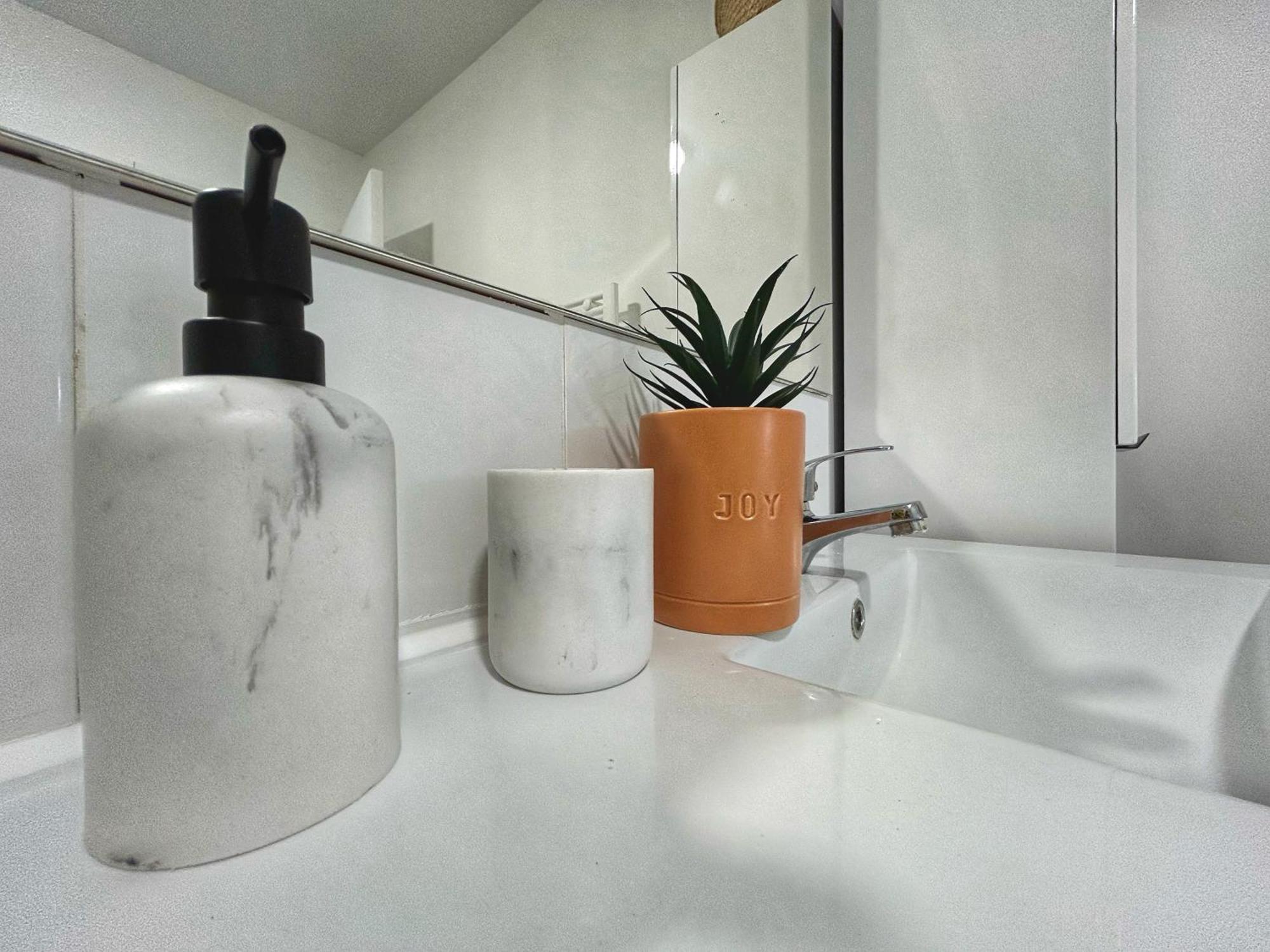 Doux Rouinet Cocoon Apartman Fourques  Kültér fotó